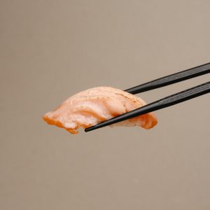 NIGIRI DE VENTRESCA DE SALMÓN (1 unidad)